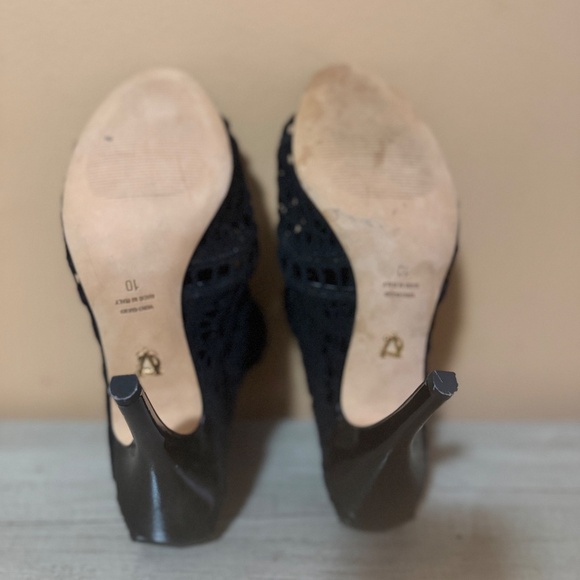 Vince Camuto Signature Paulette Bootie Size 10 - Picture 5 of 5